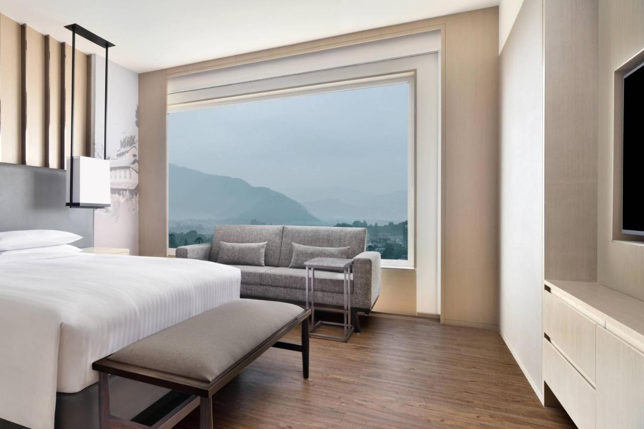Kathmandu Marriott Hotel Buitenkant foto