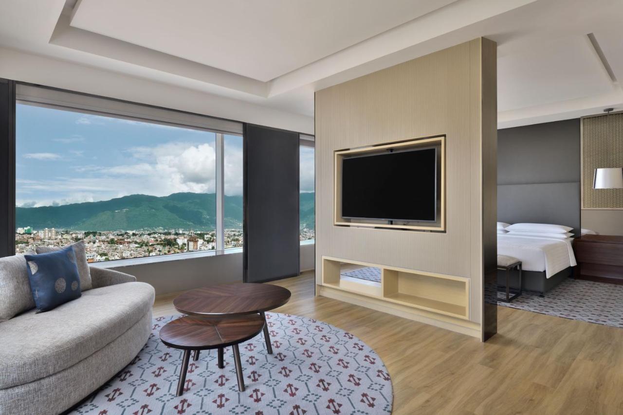 Kathmandu Marriott Hotel Buitenkant foto