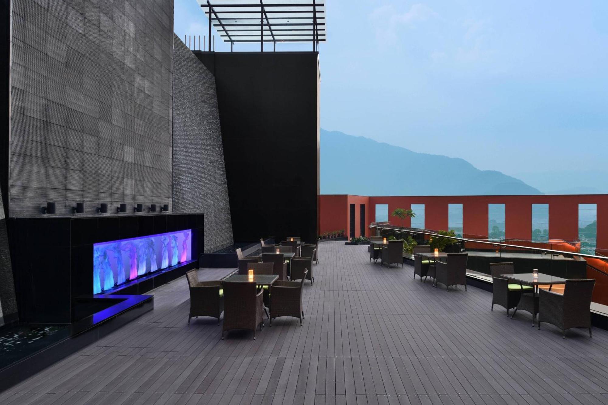 Kathmandu Marriott Hotel Buitenkant foto