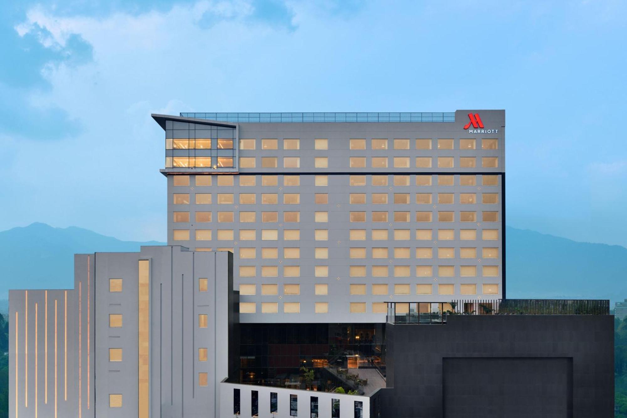 Kathmandu Marriott Hotel Buitenkant foto