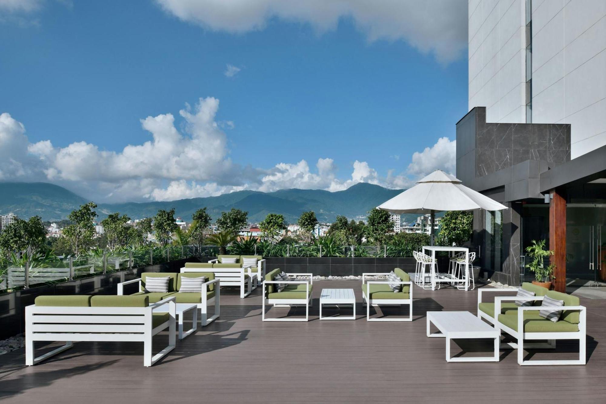 Kathmandu Marriott Hotel Buitenkant foto